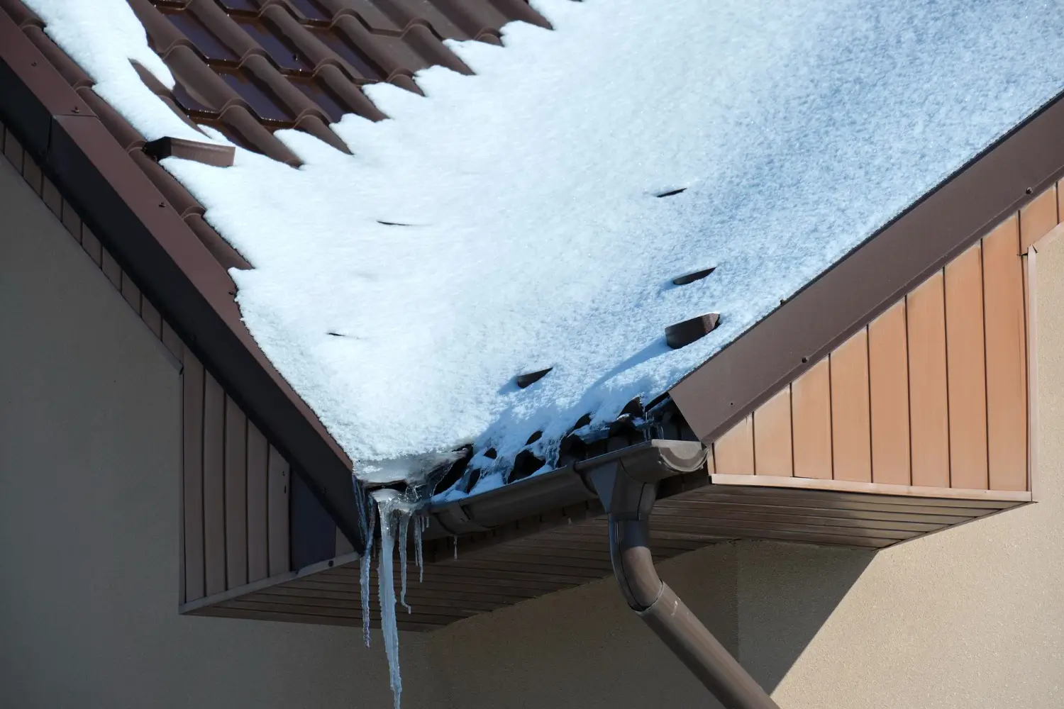 The Ultimate Guide on Ice Dam Removal from Your Roof