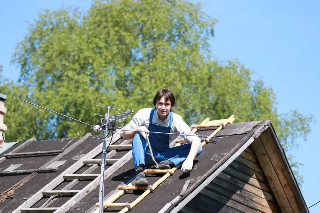 roof repair signs homeowners should know Albert Lea MN